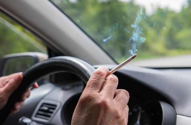 از بین بردن بوی سیگار در ماشین