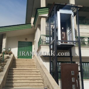 بالابر آسانسوری داخل ساختمان